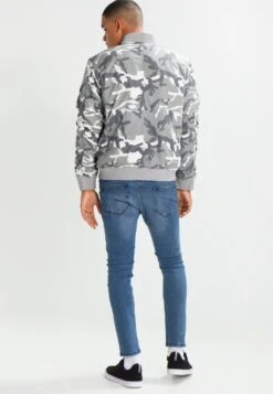 URBAN CLASSICS Vintage Camo- Bomberjacks - Snow -Urban Classics 0226e5b043124030b2287a42cf1048aa