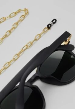 URBAN CLASSICS Sunglasses Italy With Chain - Zonnebril - Black/Gold-Coloured -Urban Classics 10a61c695875492782ccb6daddef394d