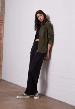 URBAN CLASSICS Ladies Corduroy Oversized Shirt - Overhemdblouse - Olive