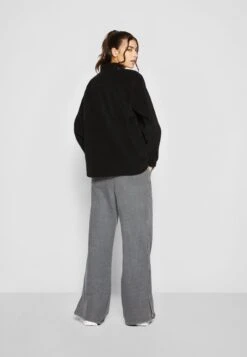 URBAN CLASSICS Ladies Corduroy Oversized Shirt - Overhemdblouse - Black -Urban Classics 2a94794874fd41a8901e2ad7fe8cc741