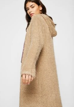 URBAN CLASSICS Feather- Vest - Softtaupe -Urban Classics 2b04ed96e8d842d696710d0fcafc5806