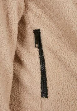 URBAN CLASSICS Sherpa - Jas - Darksand -Urban Classics 2c4a5edee146458b94f858bfd5cb0f32