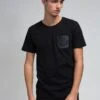 URBAN CLASSICS Leather Imitation Pocket - T-Shirt Basic - Black/Black -Urban Classics 434fd1058b904c76a81c32f69177a081