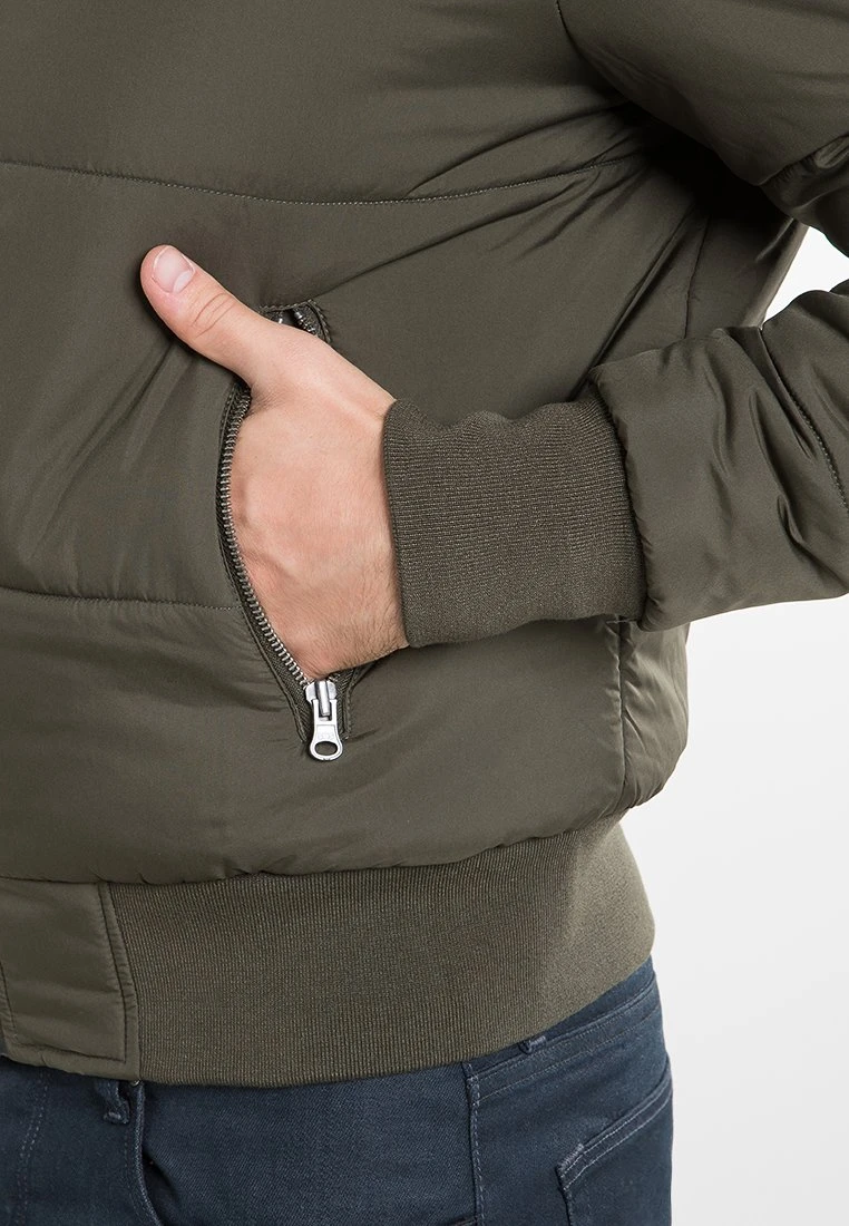 URBAN CLASSICS Basic Quilt Bomber Jacket - Bomberjacks - Olive 7 URBAN CLASSICS Basic Quilt Bomber Jacket - Bomberjacks - Olive - Afbeelding 5