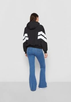 URBAN CLASSICS Crinkle Batwing- Trainingsvest - Black/White -Urban Classics 4988212c24e04ebbaa682b23eb701f56