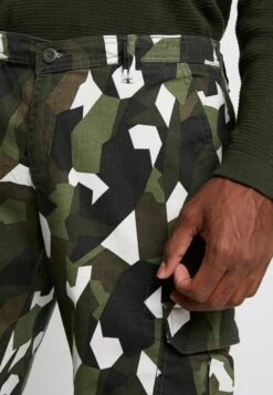 URBAN CLASSICS Geometric Camo Stretch Twill Cargo - Shorts - Wood Camo 11 URBAN CLASSICS Geometric Camo Stretch Twill Cargo - Shorts - Wood Camo -Urban Classics 4c1c9040a775410b9c5901206f7a29e3