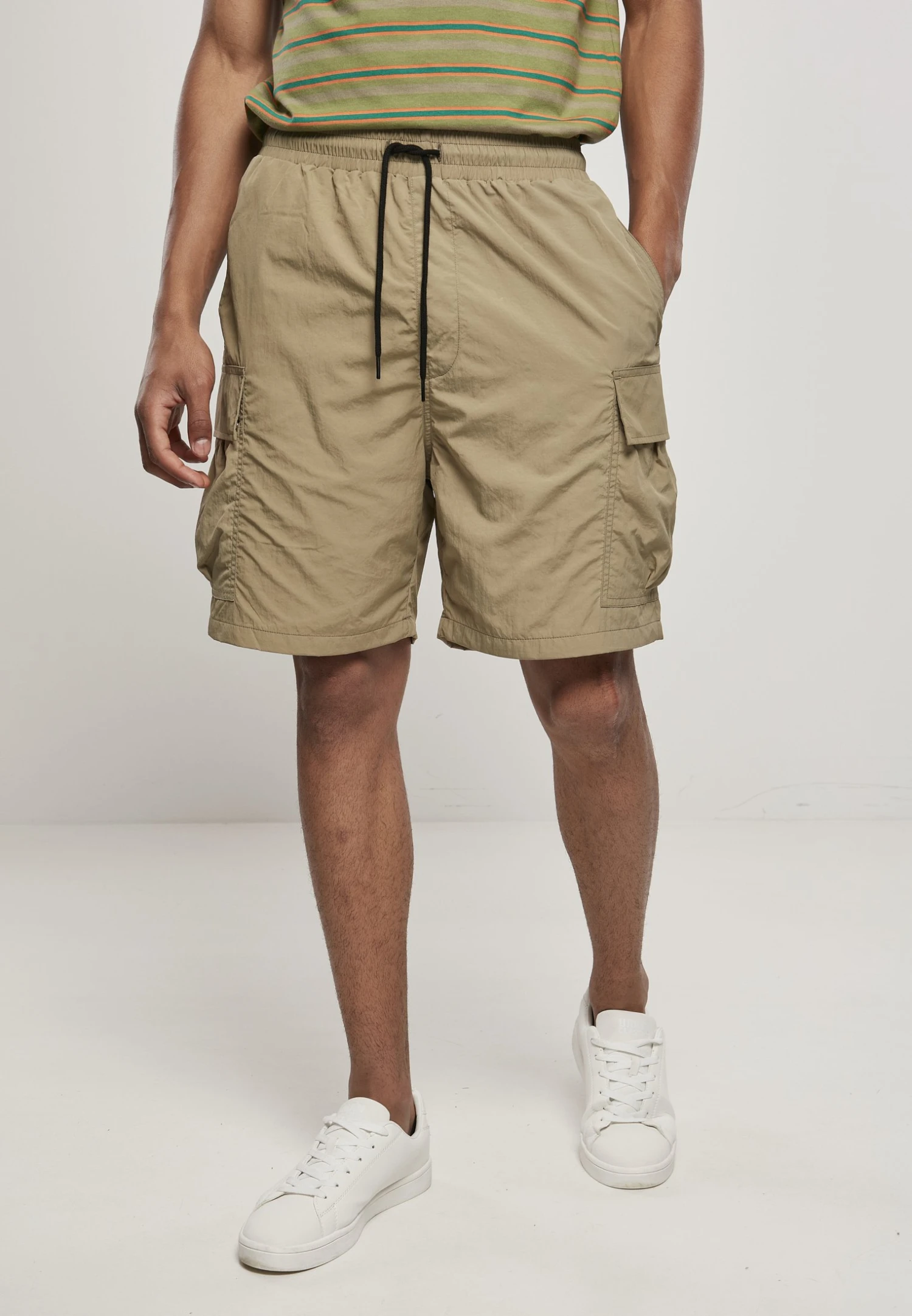 URBAN CLASSICS Nylon Cargo Shorts - Shorts - Khaki 3 URBAN CLASSICS Nylon Cargo Shorts - Shorts - Khaki