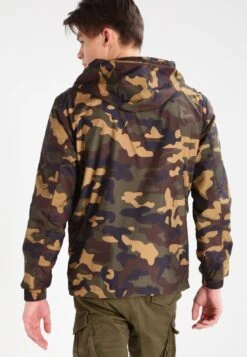URBAN CLASSICS Camo Pull Over Windbreaker - Windjack - Wood 9 URBAN CLASSICS Camo Pull Over Windbreaker - Windjack - Wood -Urban Classics 5a58693efe074621b607236f7d541ed4