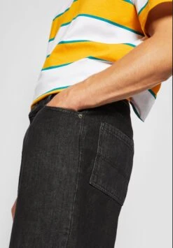 URBAN CLASSICS Relaxed Fit Jeans - Black Acid Washed -Urban Classics 5a734cad650f4a90b14e353128d977e6