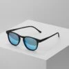 URBAN CLASSICS Arthur With Chain - Zonnebril - Black/Blue -Urban Classics 5b374fa2bee44956b9343498eb9979b0