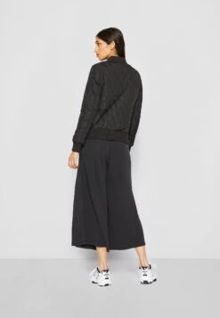 URBAN CLASSICS Bomberjacks - Black -Urban Classics 643c9c6dbbcf4988be80c48f1ac03262