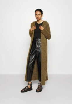 URBAN CLASSICS Feather- Vest - Summerolive