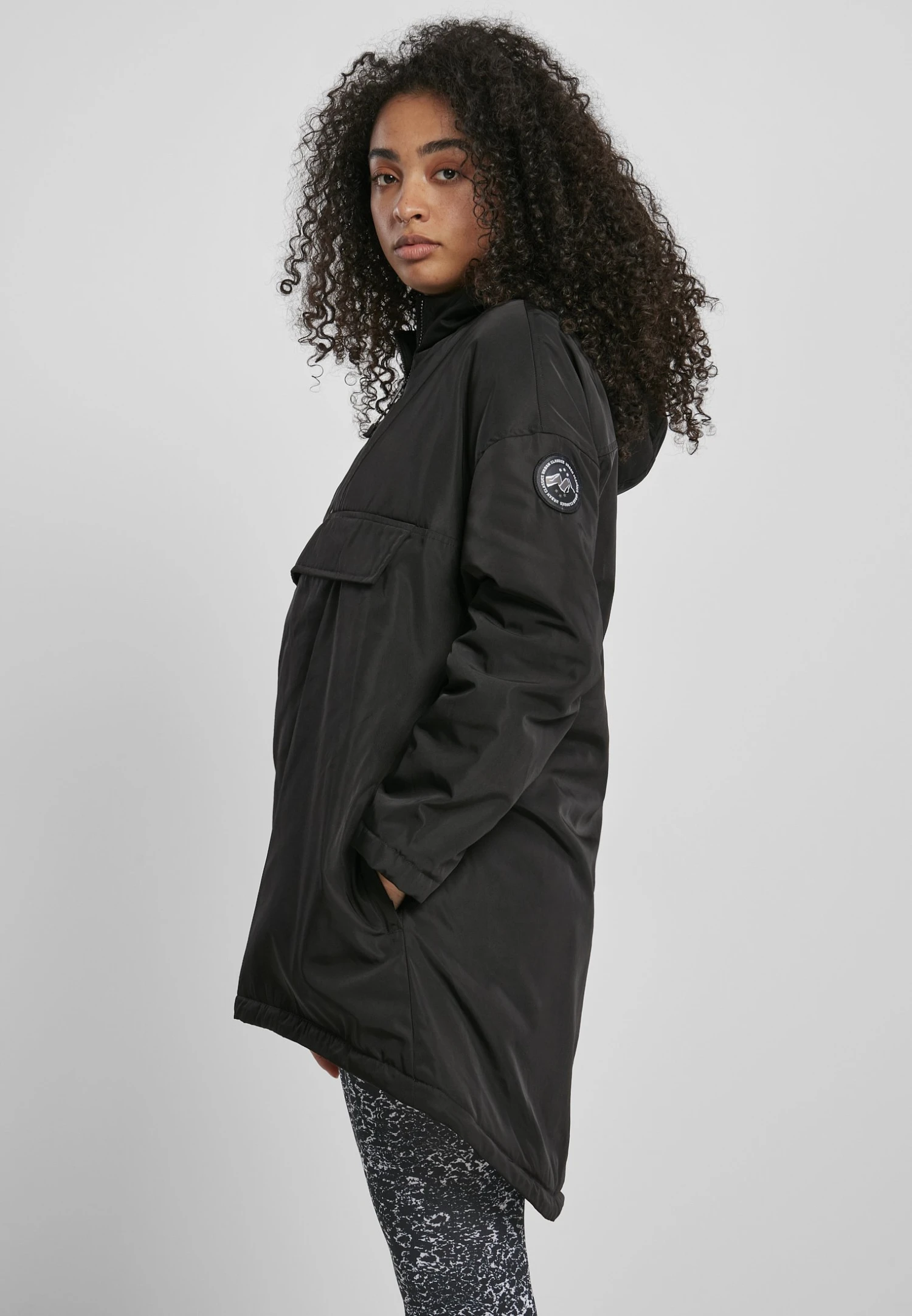 URBAN CLASSICS Ladies Long Oversized Pull Over Jacket - Halflange Jas - Black 6 URBAN CLASSICS Ladies Long Oversized Pull Over Jacket - Halflange Jas - Black - Afbeelding 4