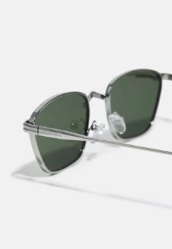 URBAN CLASSICS Sunglasses Kalymnos With Chain Unisex - Zonnebril - Silver-Coloured/Green 10 URBAN CLASSICS Sunglasses Kalymnos With Chain Unisex - Zonnebril - Silver-Coloured/Green -Urban Classics 6be664b8eca947bf8936d7bd2667ba3b
