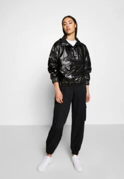 URBAN CLASSICS Ladies Viscose Twill Cargo Pants - Broek - Black -Urban Classics 73e194c0398a4331990723e7905aa221