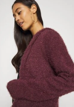 URBAN CLASSICS Feather- Vest - Cherry -Urban Classics 83c8b8e5342248c8b030962315c9fdee