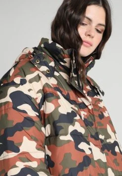 Ladies Boyfriend Camo Puffer - Winterjas - Khaki -Urban Classics 881eac2c727c4a1686725f8877b95368