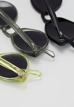 URBAN CLASSICS Sunglasses Cypres 3 Pack - Zonnebril - Black/Light Grey/Yellow 9 URBAN CLASSICS Sunglasses Cypres 3 Pack - Zonnebril - Black/Light Grey/Yellow -Urban Classics 90cafdf08ee14575a1b4ad614ac8d0e9