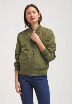 URBAN CLASSICS Bomberjacks - Olive
