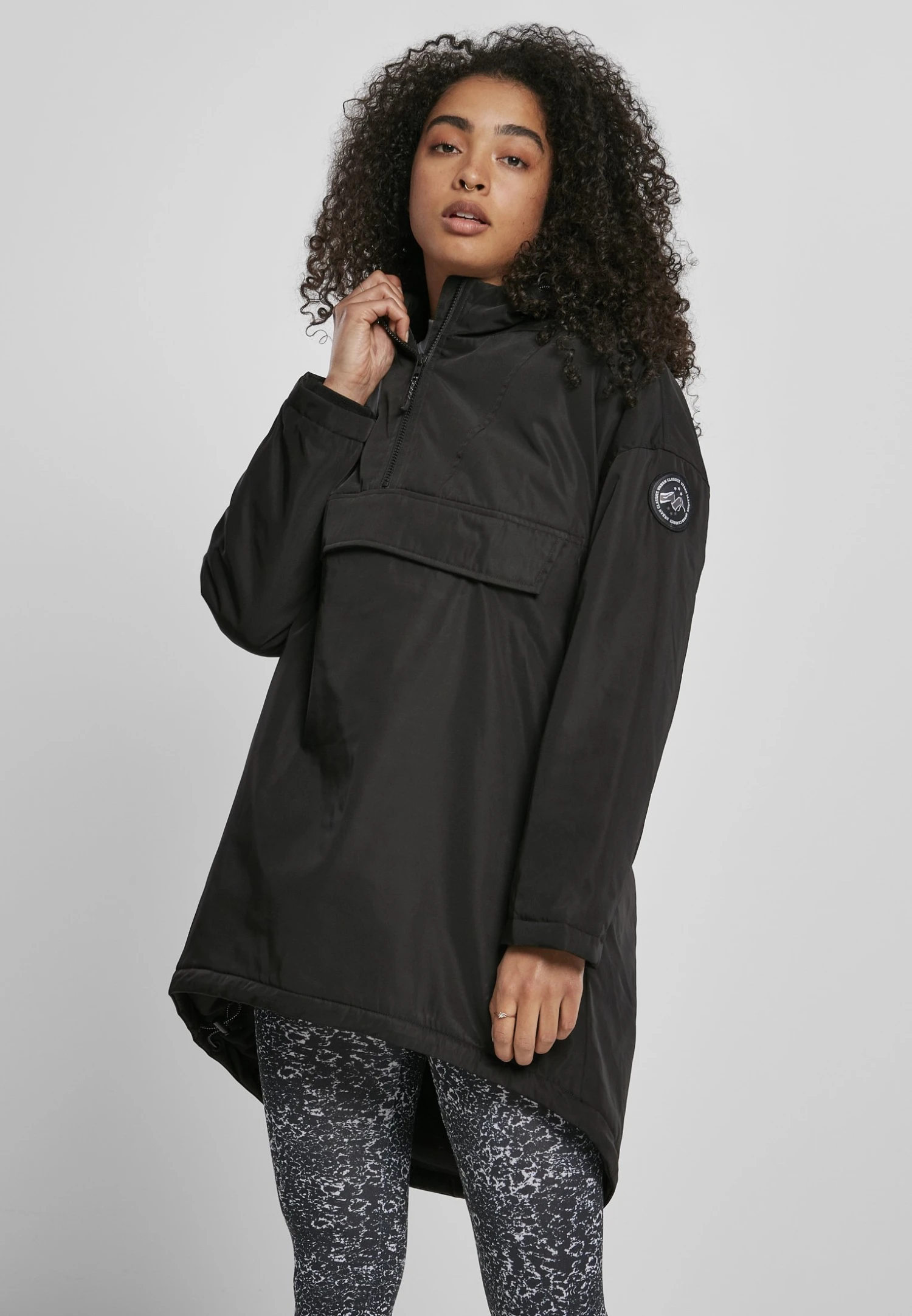 URBAN CLASSICS Ladies Long Oversized Pull Over Jacket - Halflange Jas - Black 3 URBAN CLASSICS Ladies Long Oversized Pull Over Jacket - Halflange Jas - Black