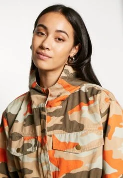 URBAN CLASSICS Ladies Oversized Camo Jacket - Lichte Jas - Brick Camo -Urban Classics b0bc8e6808394249b1c6ac88eac45a5d