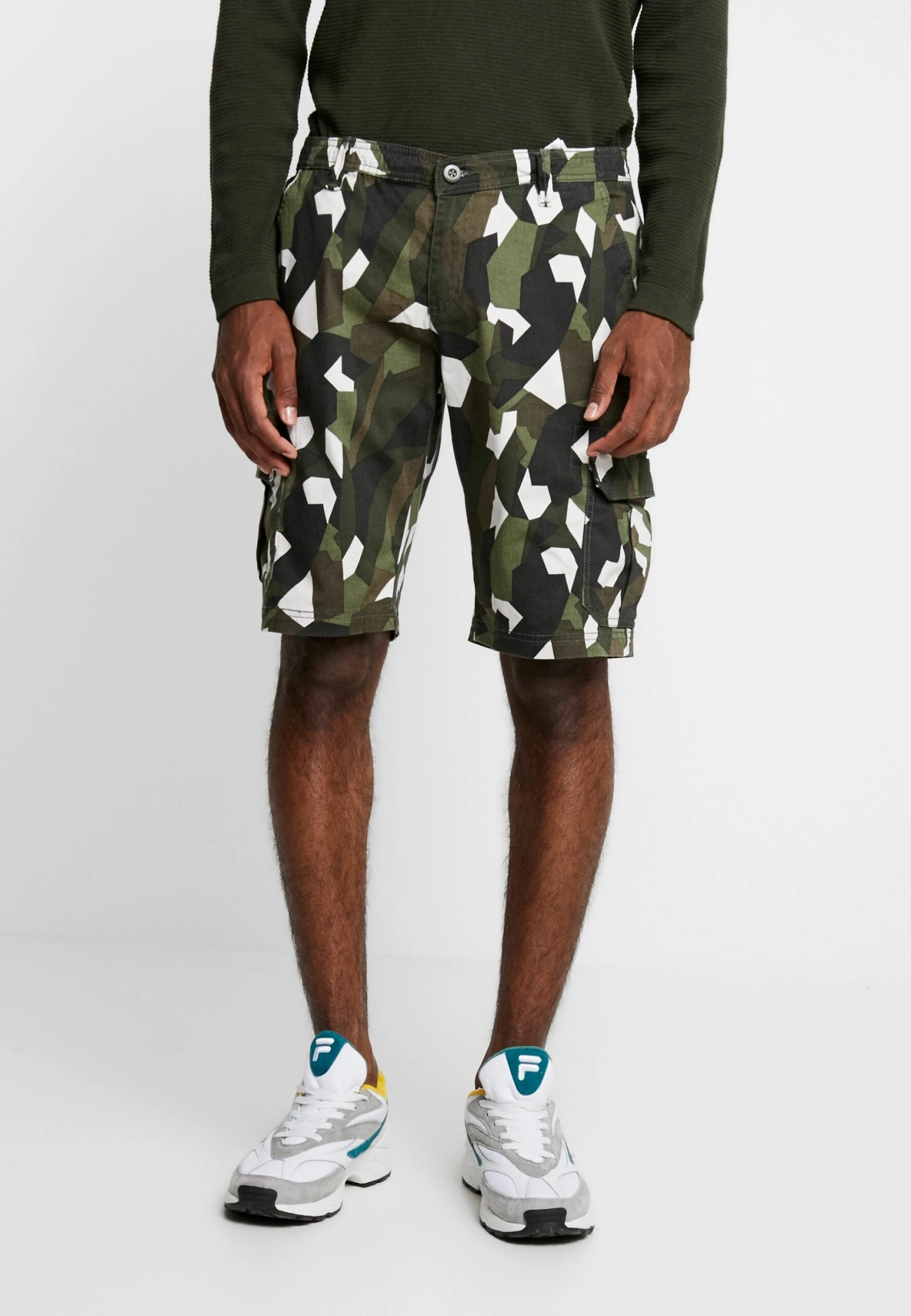 URBAN CLASSICS Geometric Camo Stretch Twill Cargo - Shorts - Wood Camo 3 URBAN CLASSICS Geometric Camo Stretch Twill Cargo - Shorts - Wood Camo