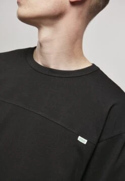 URBAN CLASSICS Organic Cotton Short Curved Oversized Ls - Longsleeve - Black -Urban Classics b290a7ce95ca4ca09a7ca6188b416626