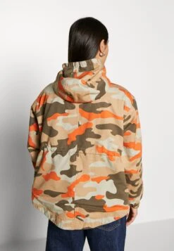 URBAN CLASSICS Ladies Oversized Camo Jacket - Lichte Jas - Brick Camo -Urban Classics b888322a122a4e76ad5a783cba5f20ee