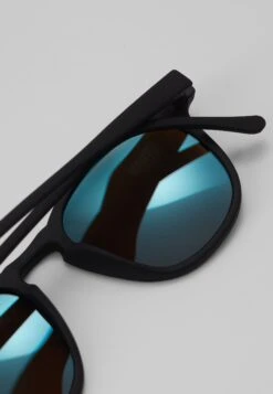 URBAN CLASSICS Arthur With Chain - Zonnebril - Black/Blue -Urban Classics e65b0bcea95d451ead438e50d4812c03