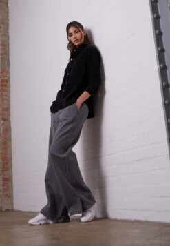 URBAN CLASSICS Ladies Corduroy Oversized Shirt - Overhemdblouse - Black